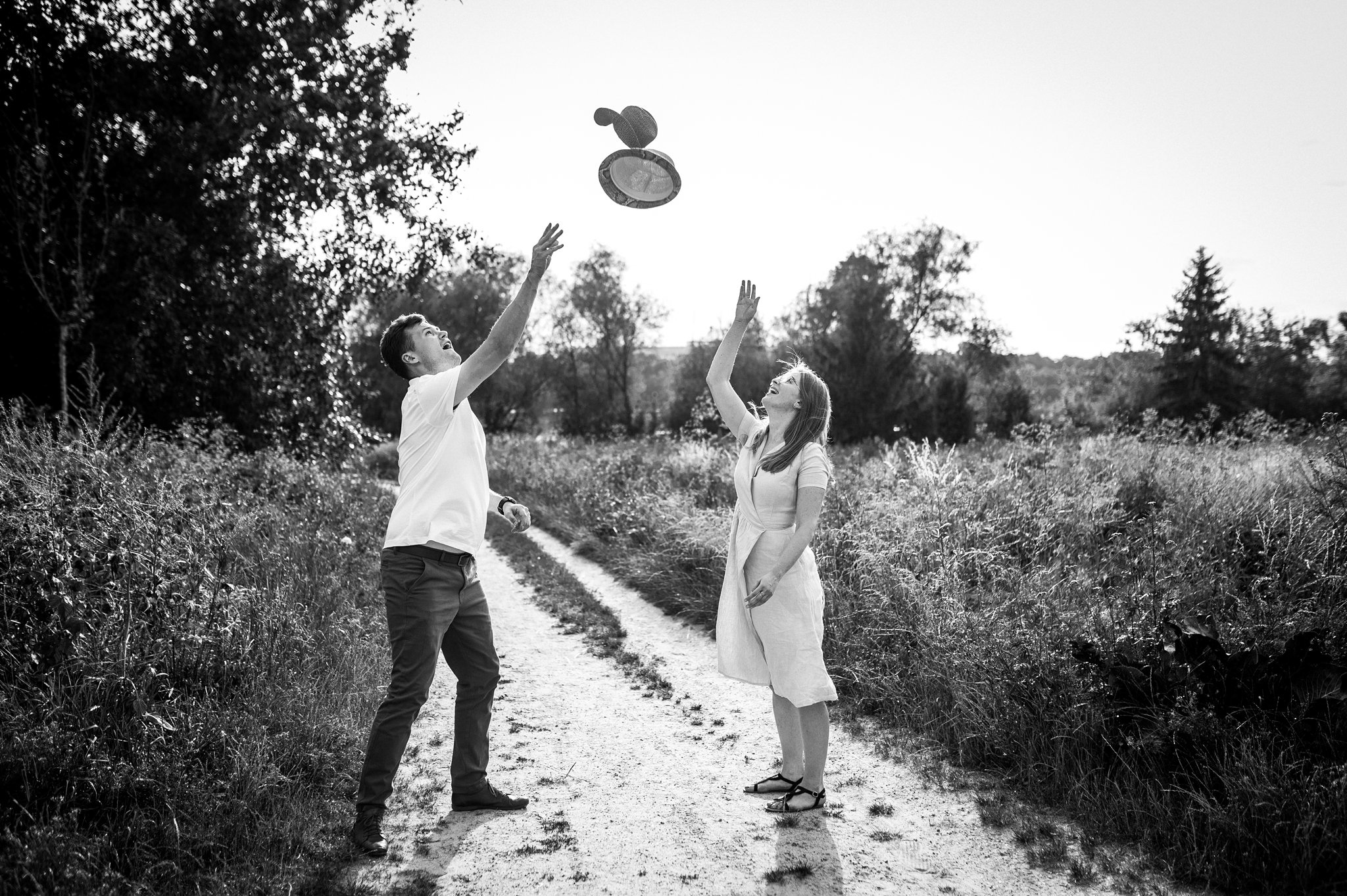 czarno biała sesja narzeczeńska