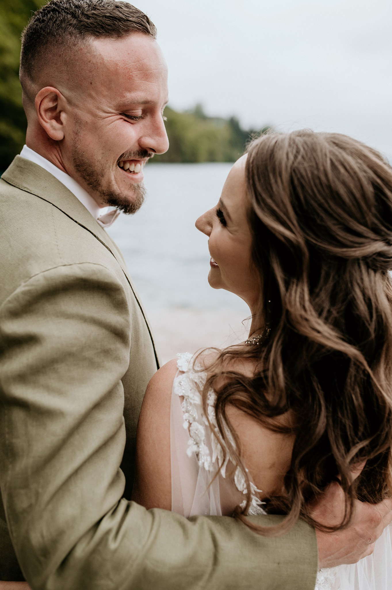 sesja ślubna nad jeziorem