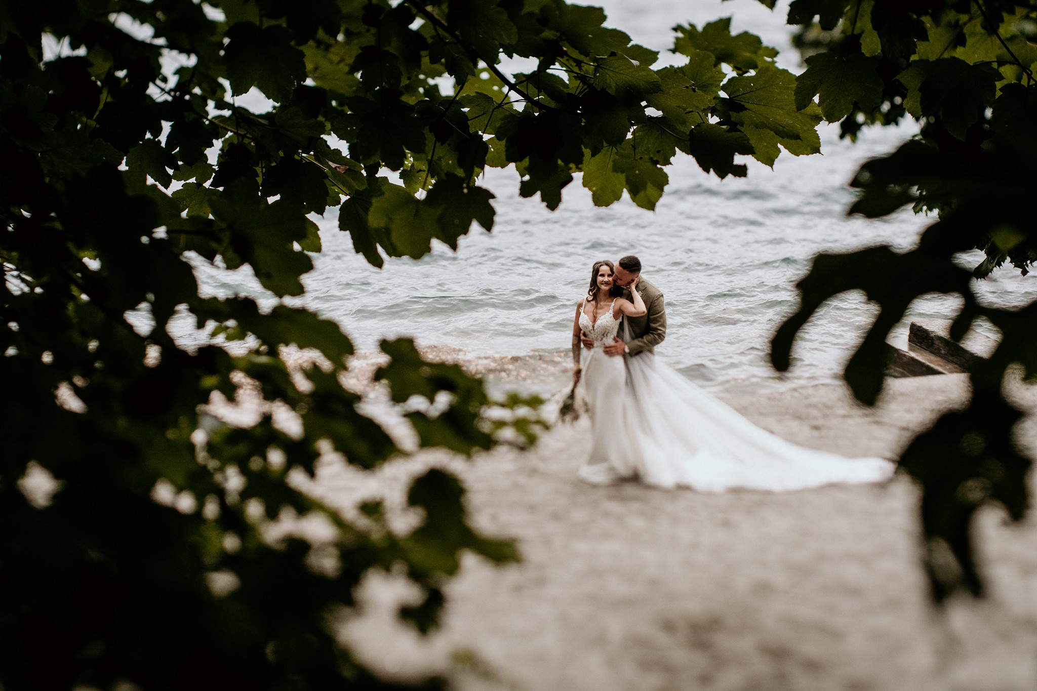 sesja poślubna nad jeziorem