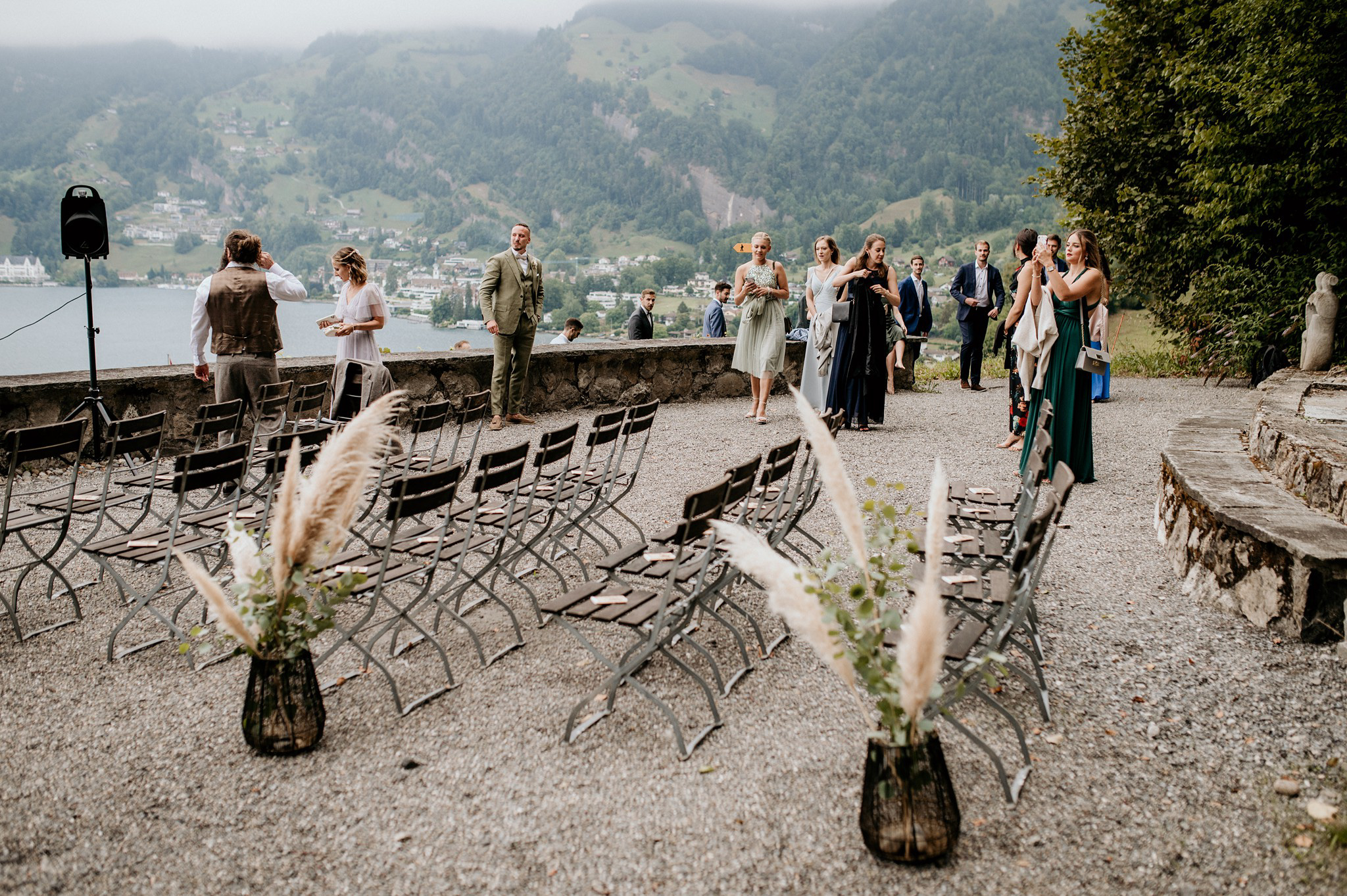 ślub plenerowy nad jeziorem