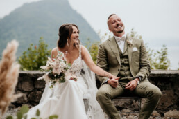zdjęcia ślubne śmiejąca się para młoda