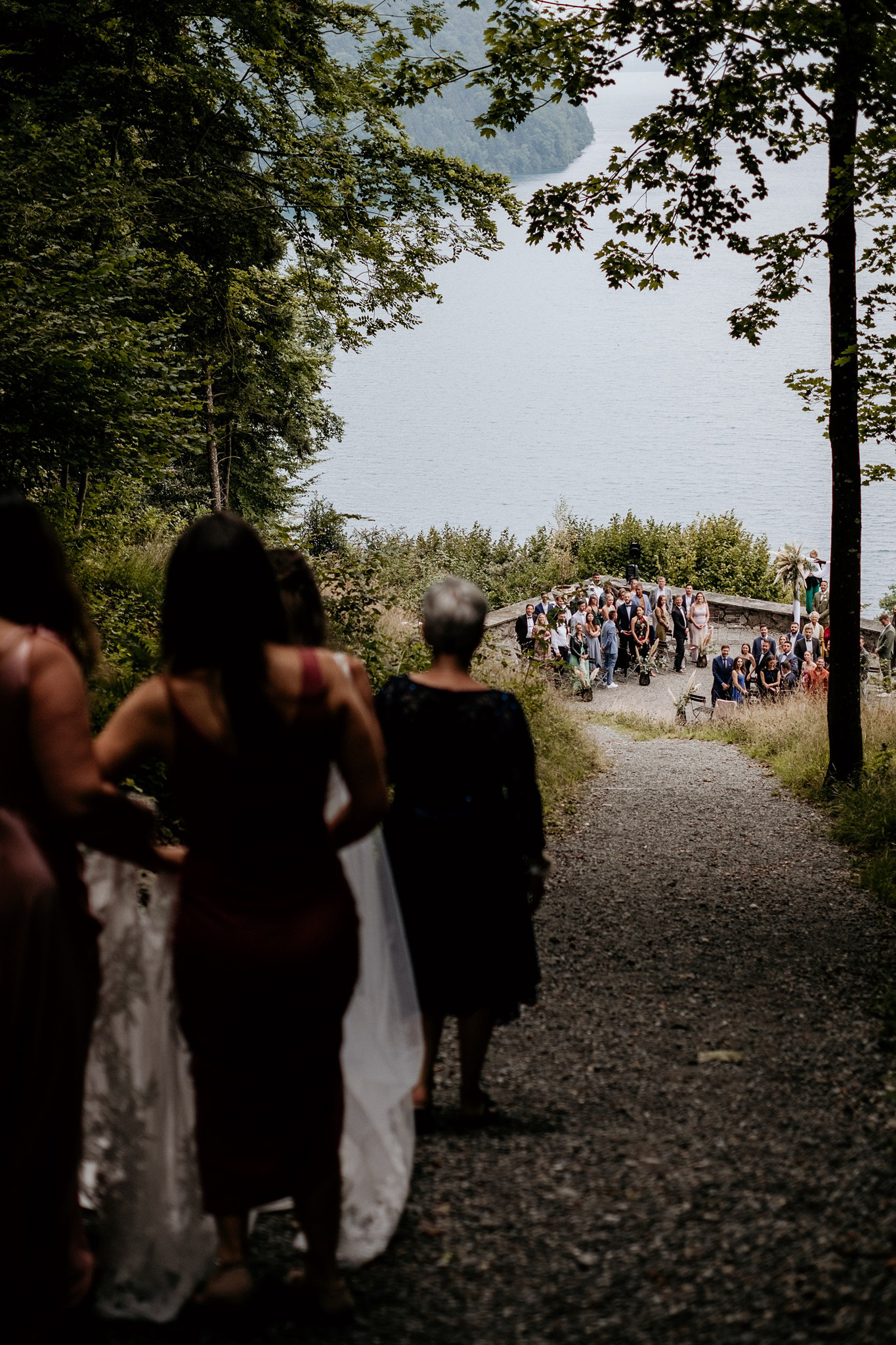 ślub plenerowy nad jeziorem